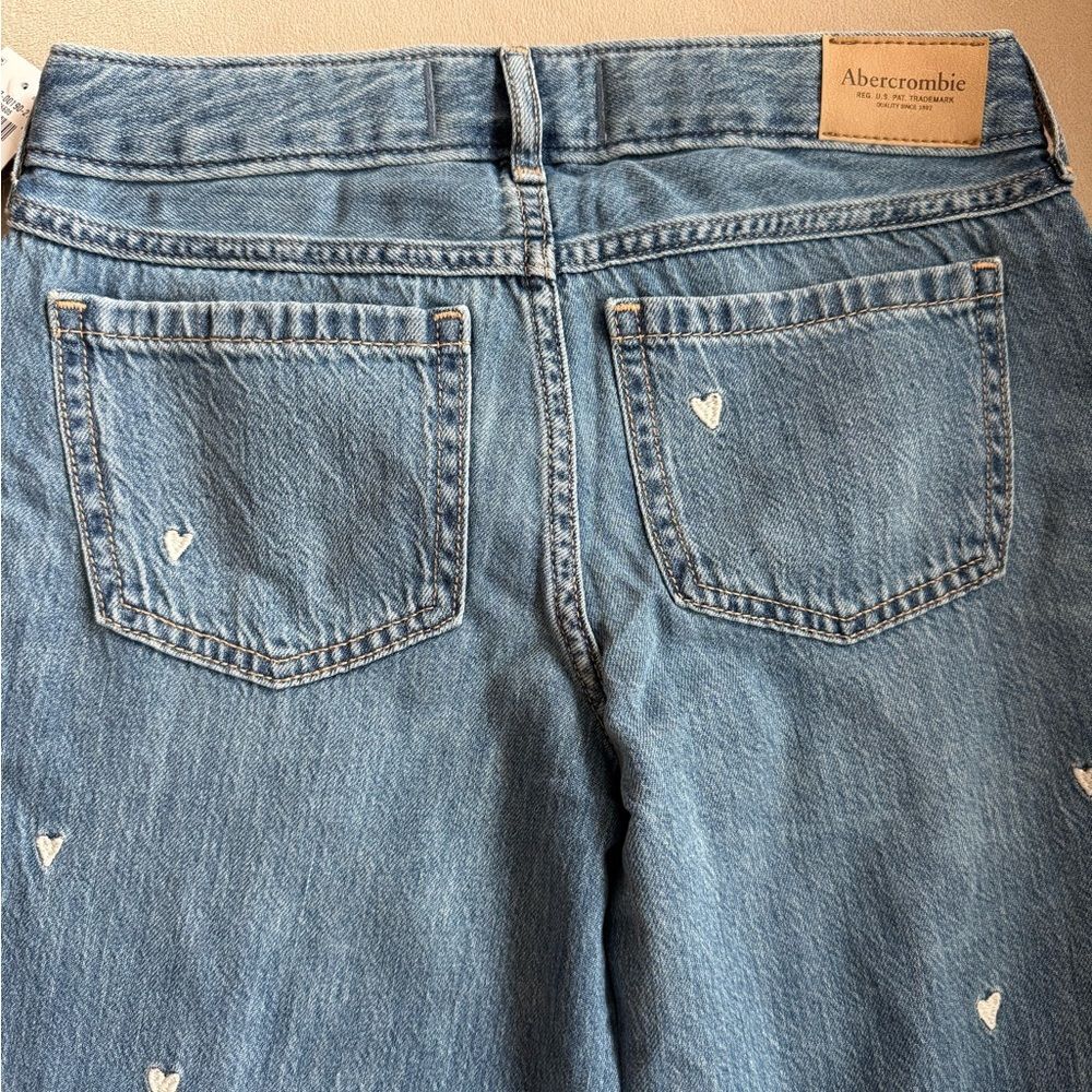 NWT Abercrombie Kids Low Rise Baggy jeans. Medium Wash with Hearts. Size 9/10 - Picture 7 of 10